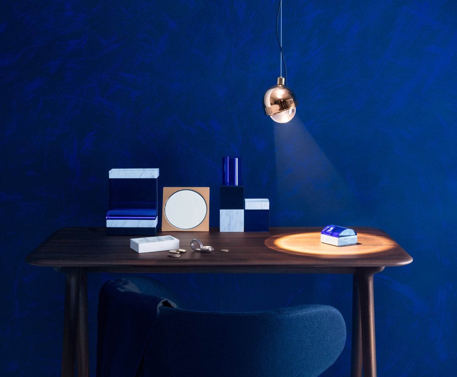 1542011974183546.jpg lid_family_with_slab_desk_and_spot_pendant_1.jpg