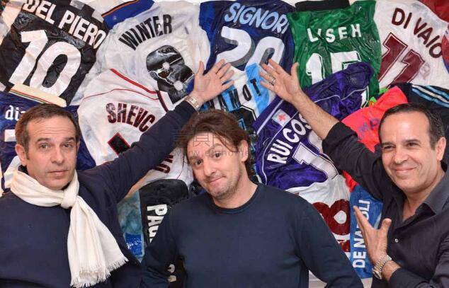 意俱，在這個圣誕帶給您意大利純正的足球藝術品