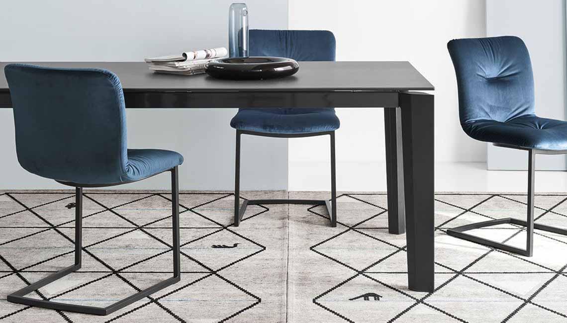 Metal and leather chair 椅子